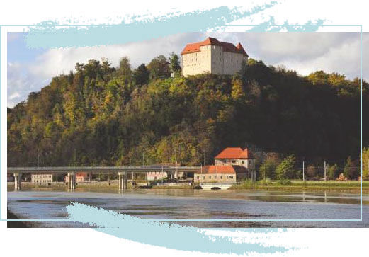 Il castello di Rajhenburg - dal basso 